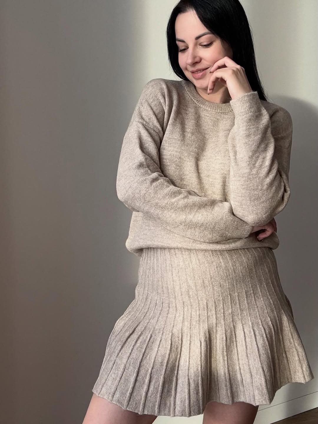 Костюм зі спідницею плісе